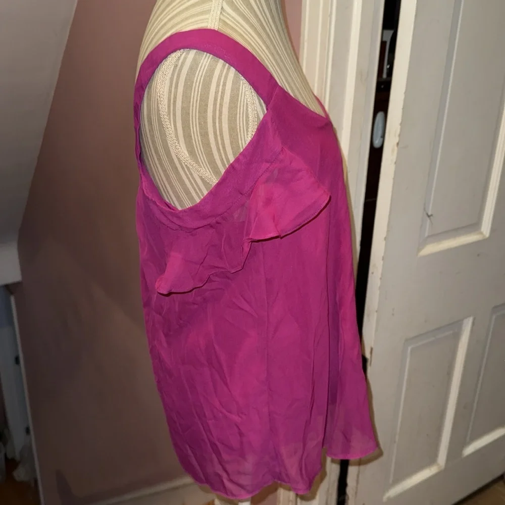 She cold shoulder top - Picture 4 of 7